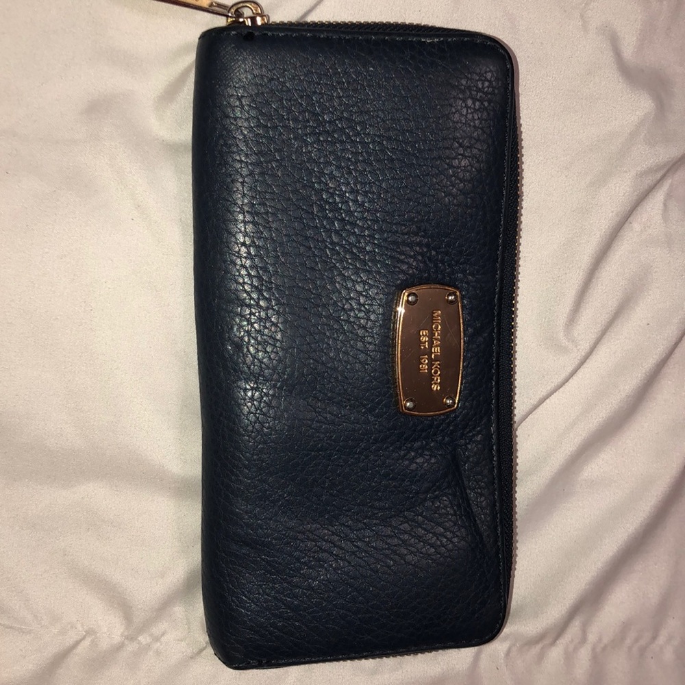 Michael Kors Zip Around Wallet